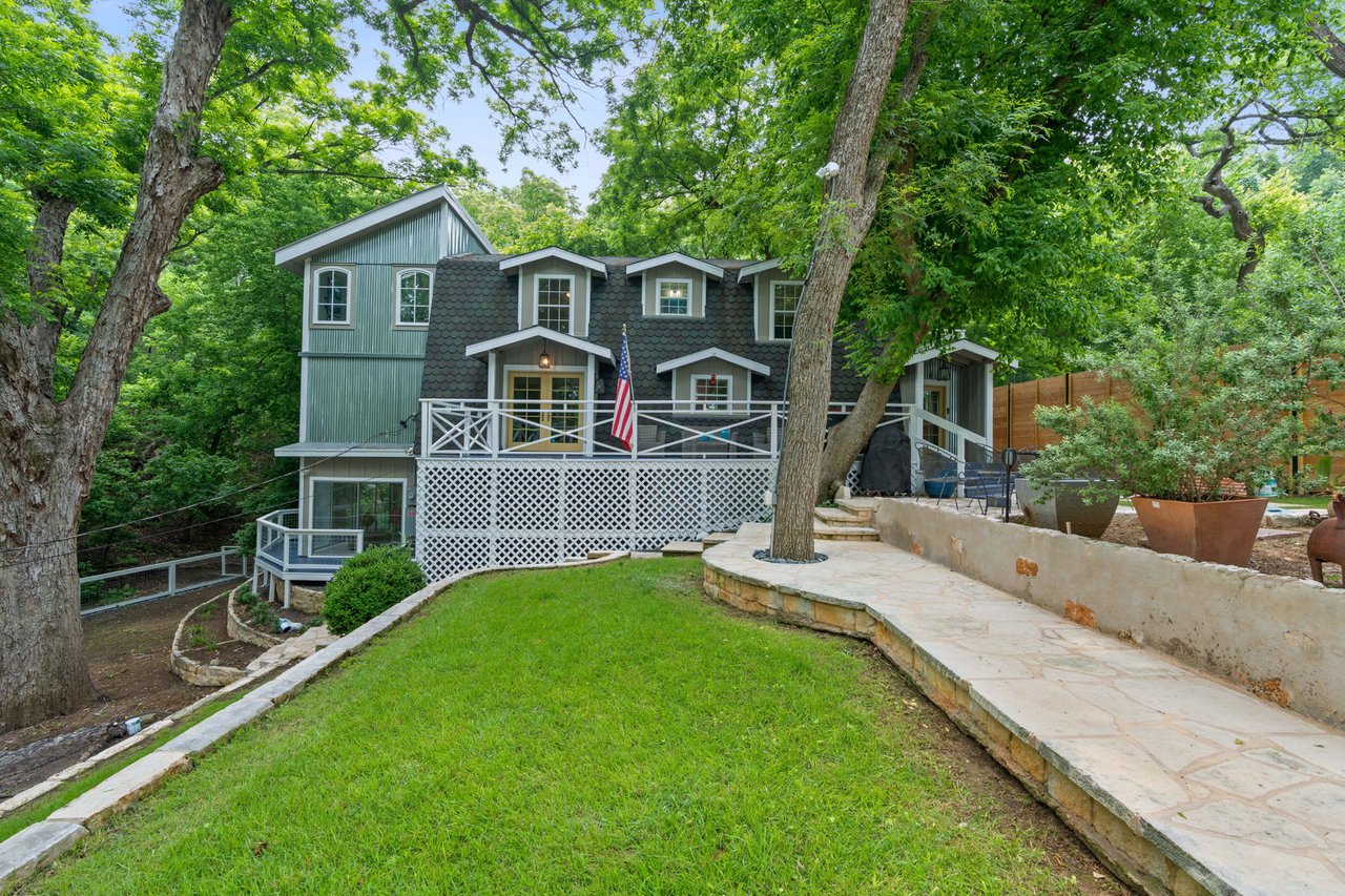 2909 Edgewater Dr.