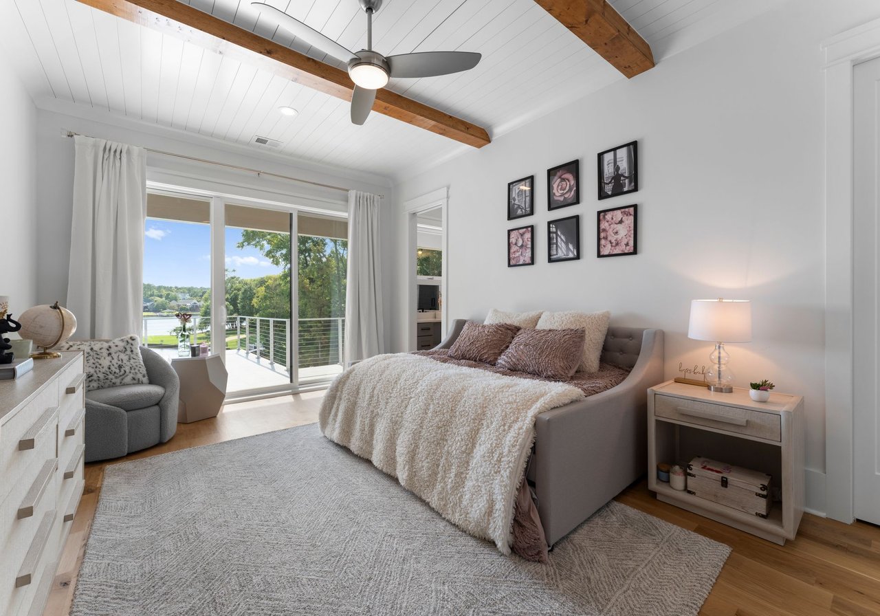 1812 Marthas Vineyard Road | Luxury Waterfront Modern Retreat