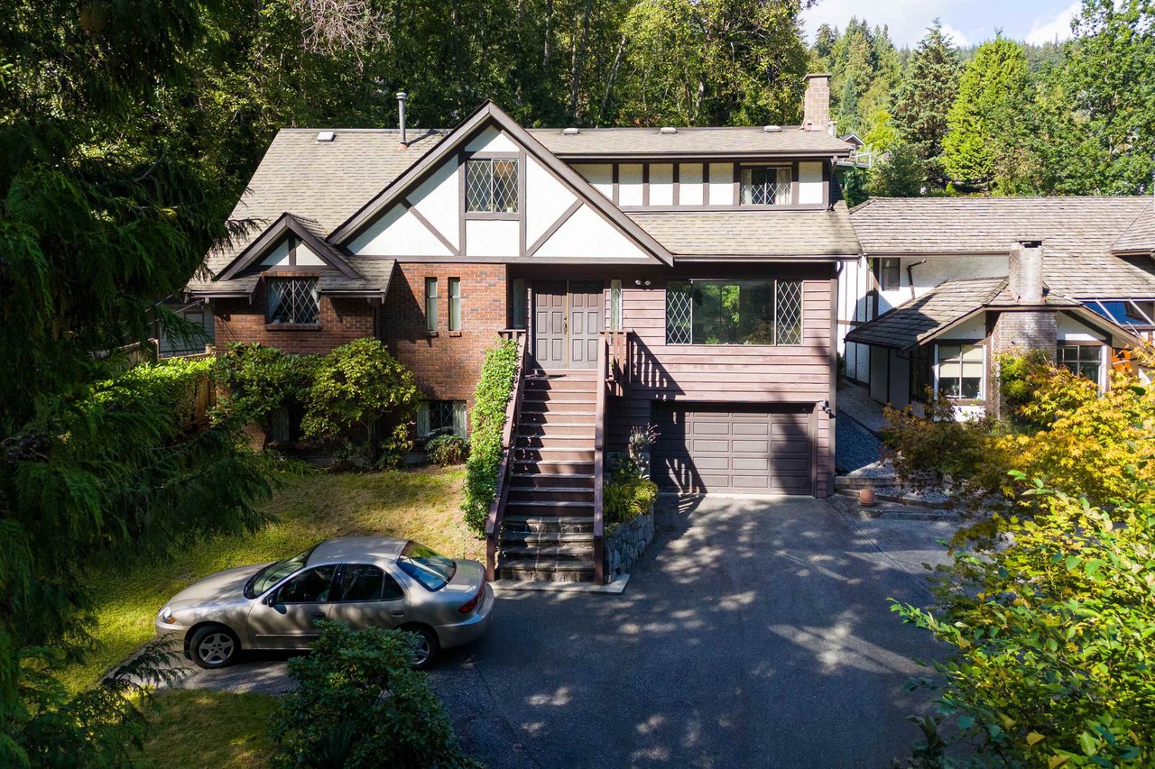 864 Wellington Dr