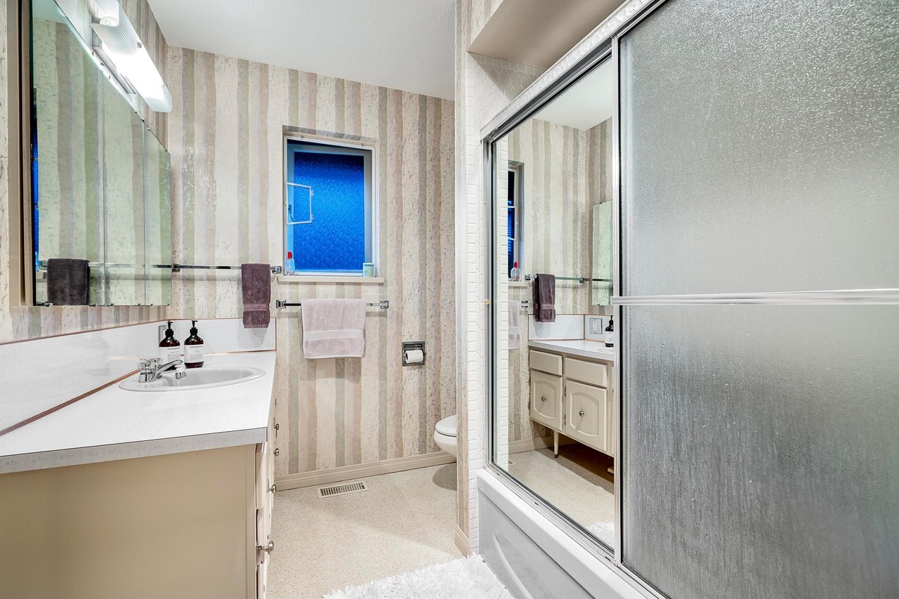 209 Rondoval Cres