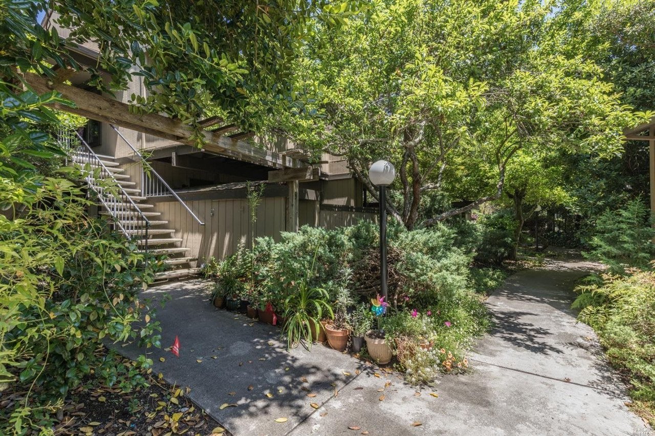 69 Creek Ct