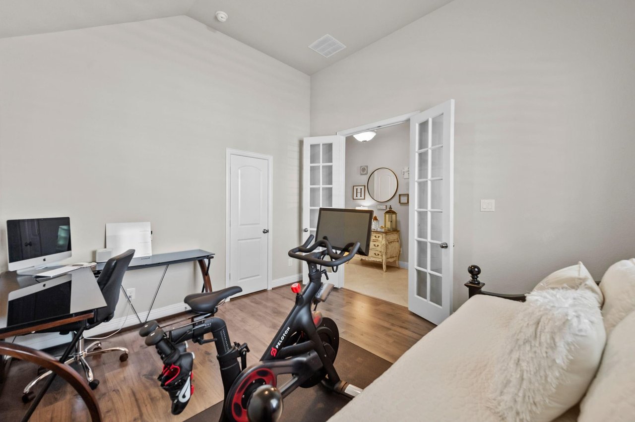 1537 Jocelyn Drive