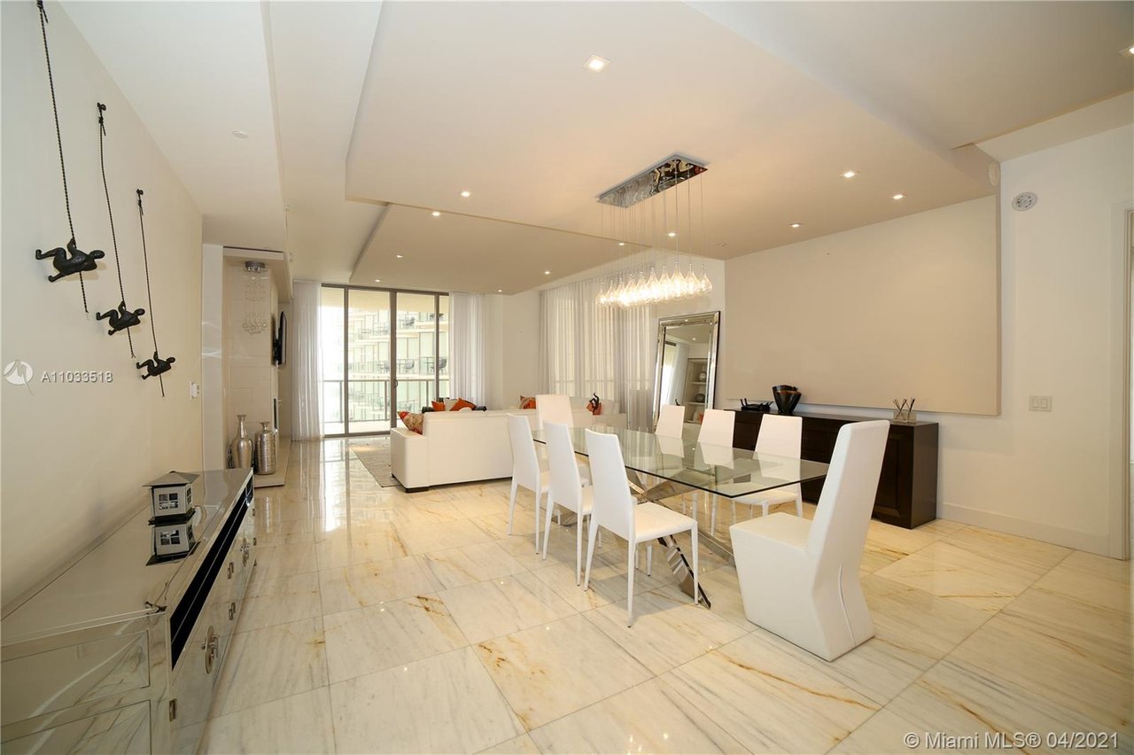 9705 Collins Ave, 1204N