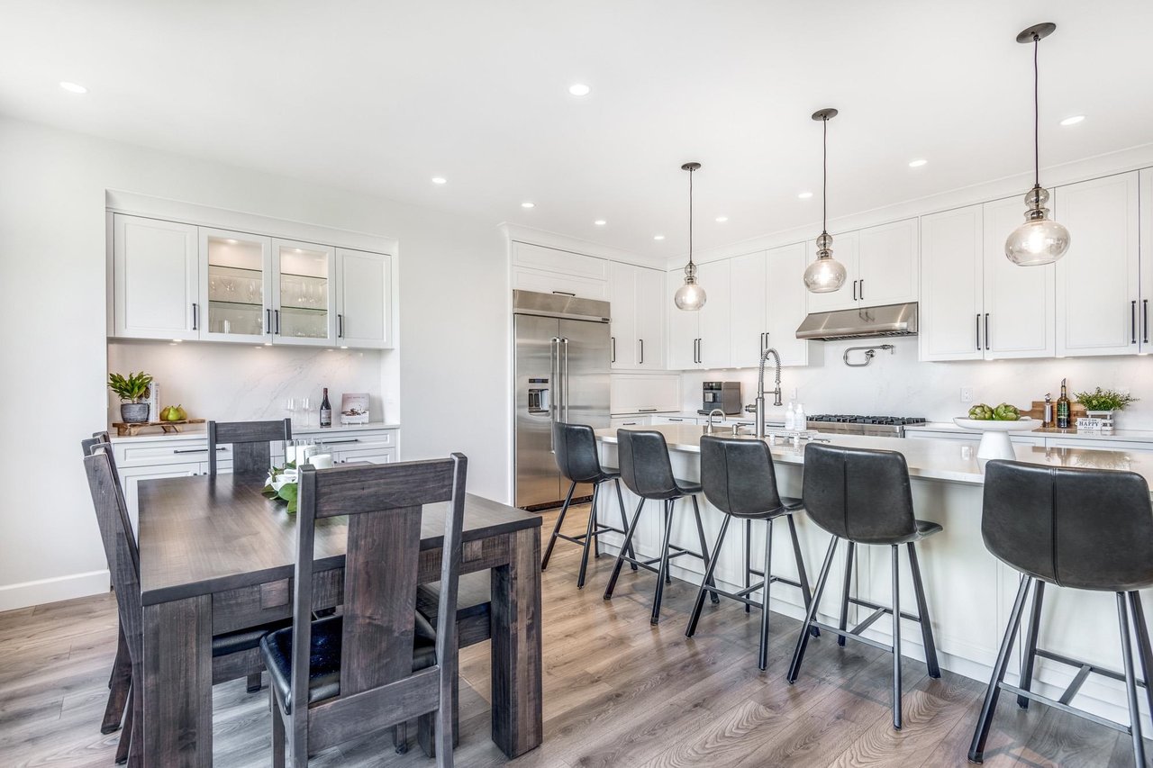 12 Greenleaf Dr