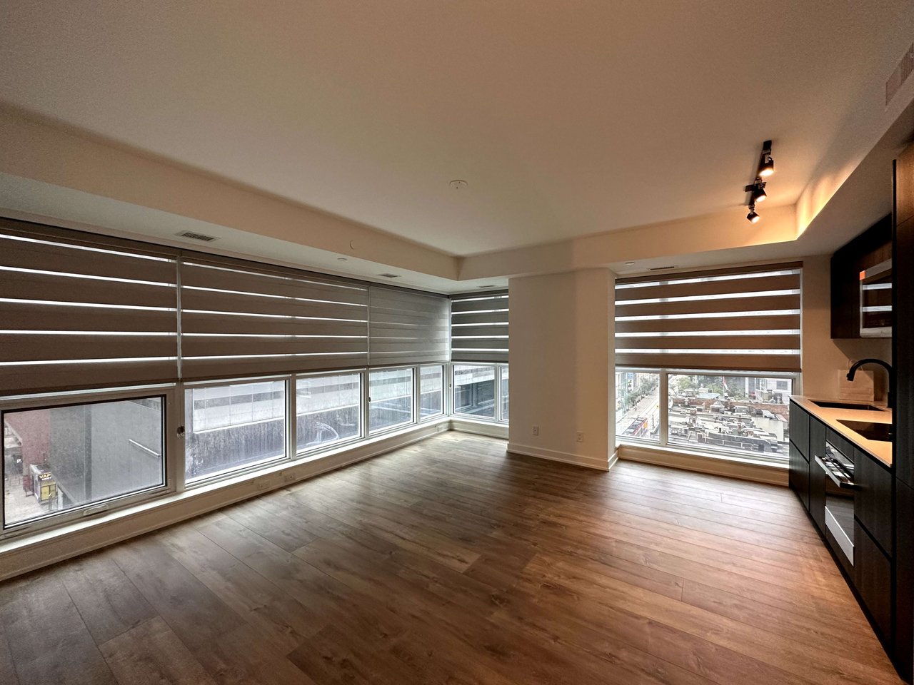 327 King St W, Unit 707