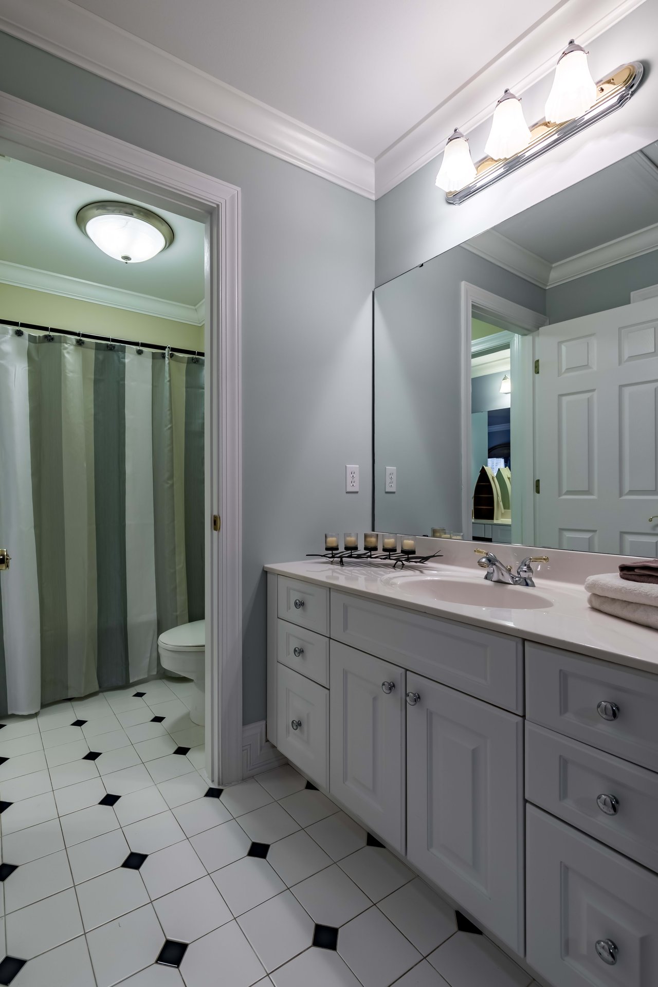 Newer Construction and Oh So Close to Chesterfield Amenities