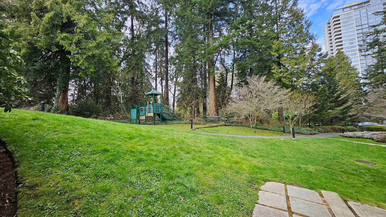 2903-7088 18th Ave