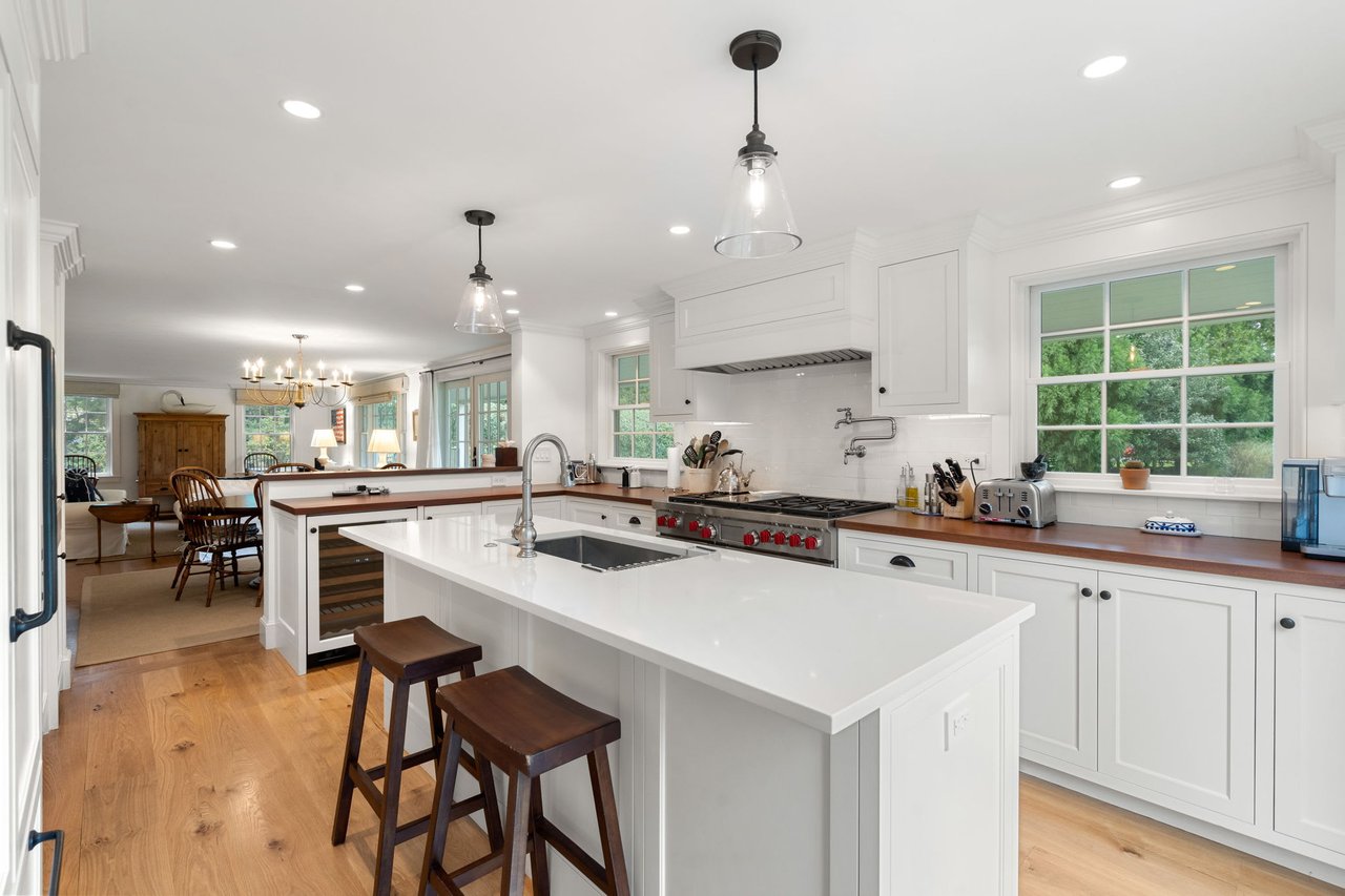 6 Oak Hollow Ln