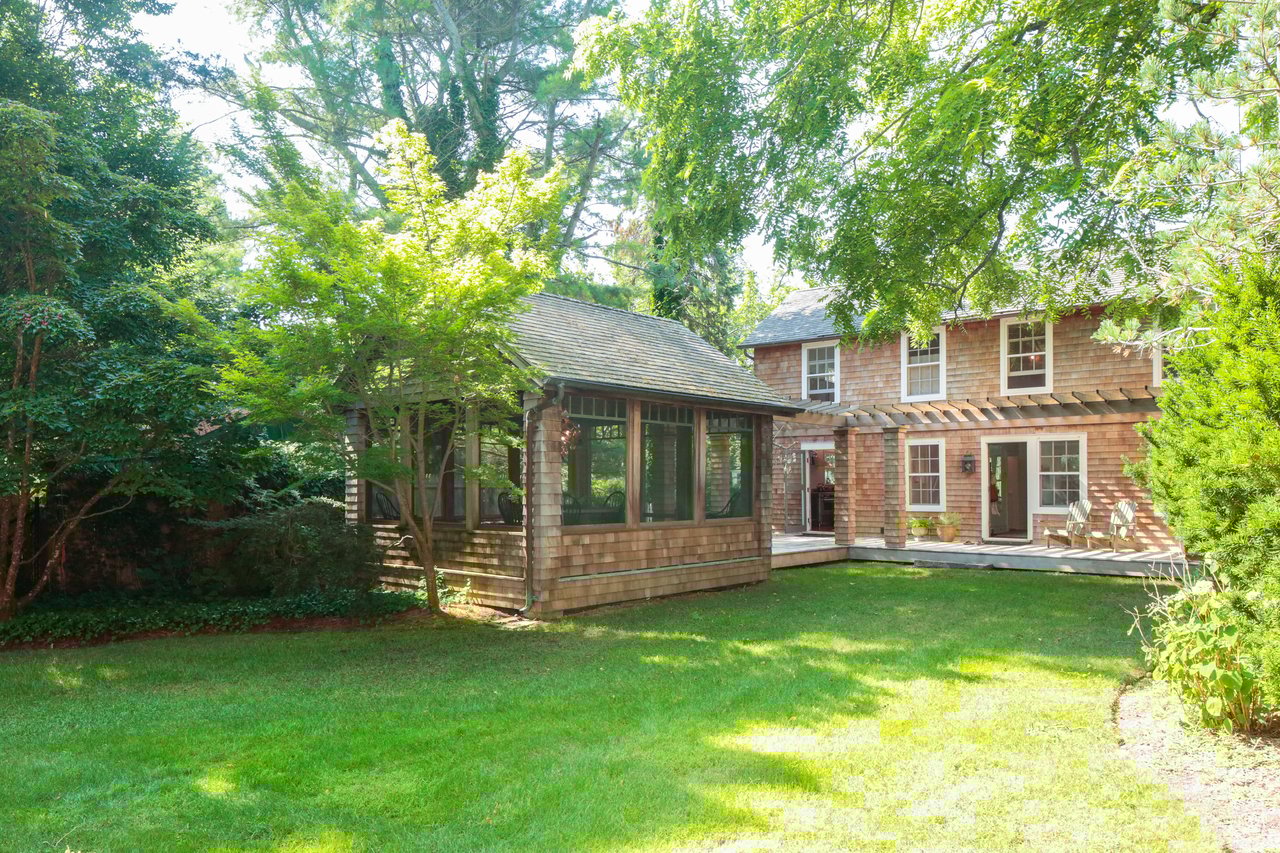 THE BELLPORT HOUSE
