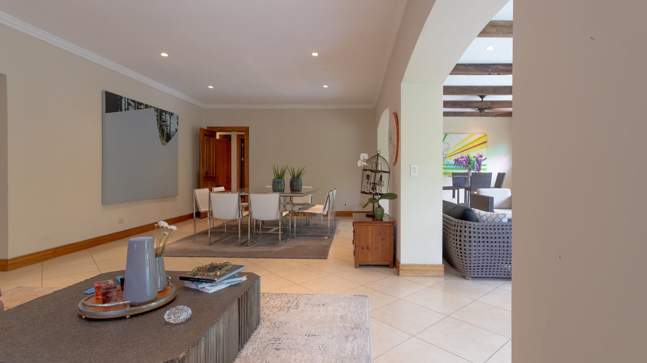 Single Level Gated Residence, Santa Ana, San Jose