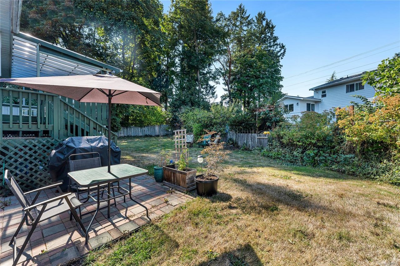 7678 Grieve Cres