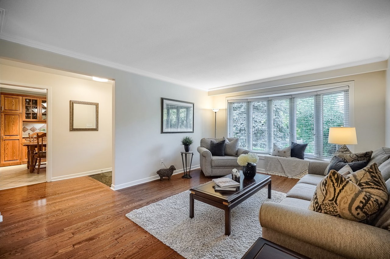 268 Mineola Rd E