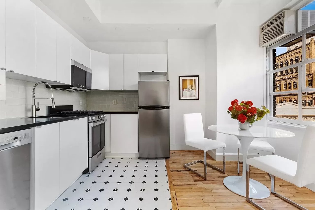 4 Lexington Ave., #13M