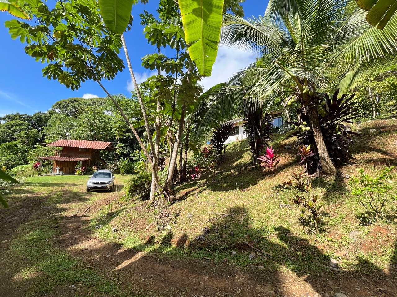 Costa Azul 120-degree Mountain View House With Costarican Wooden House as Lagniappe.