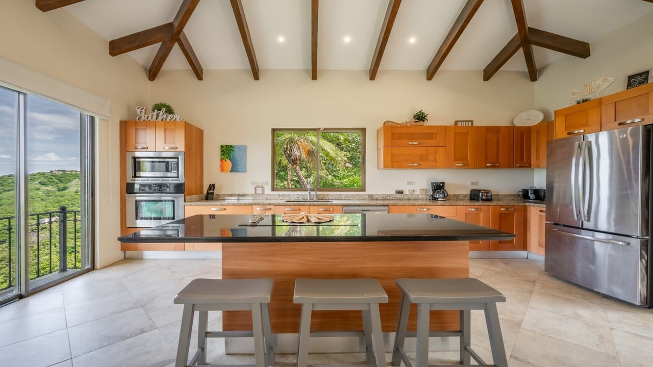 Mediterranean Infinity Pool Home, Flamingo, Guanacaste