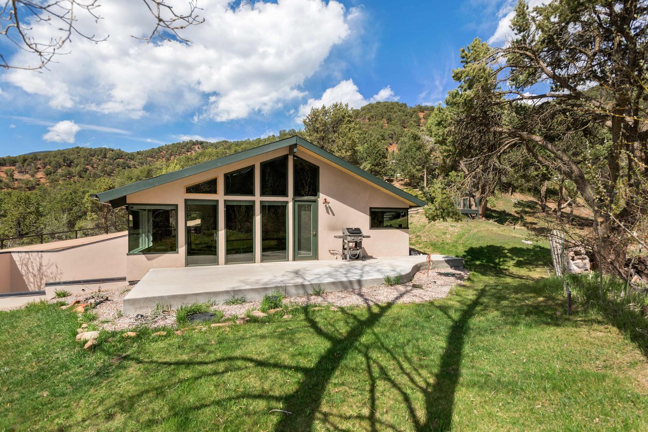 Private Guest House with Panoramic Mountain Views