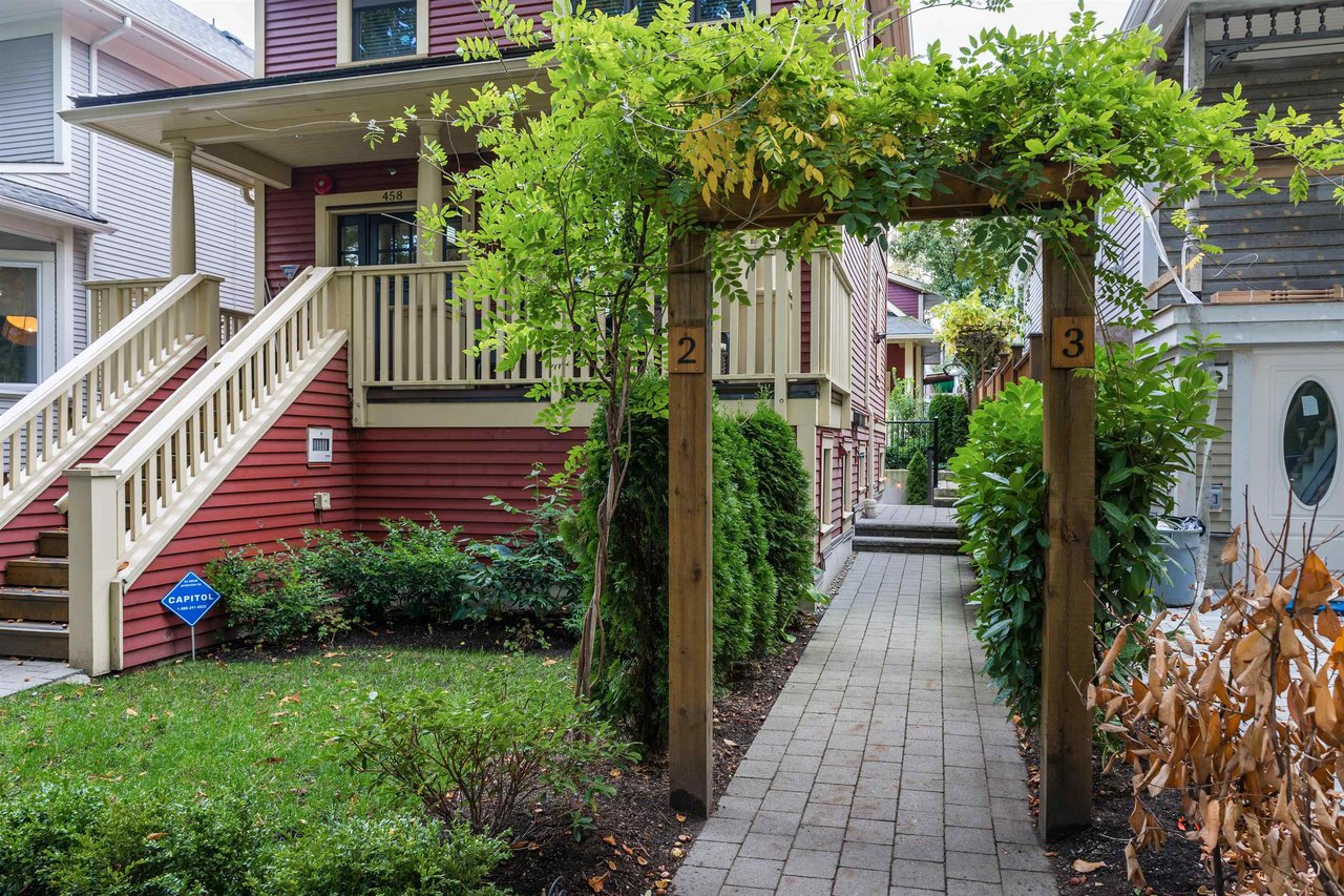 2-458 E 10th Ave
