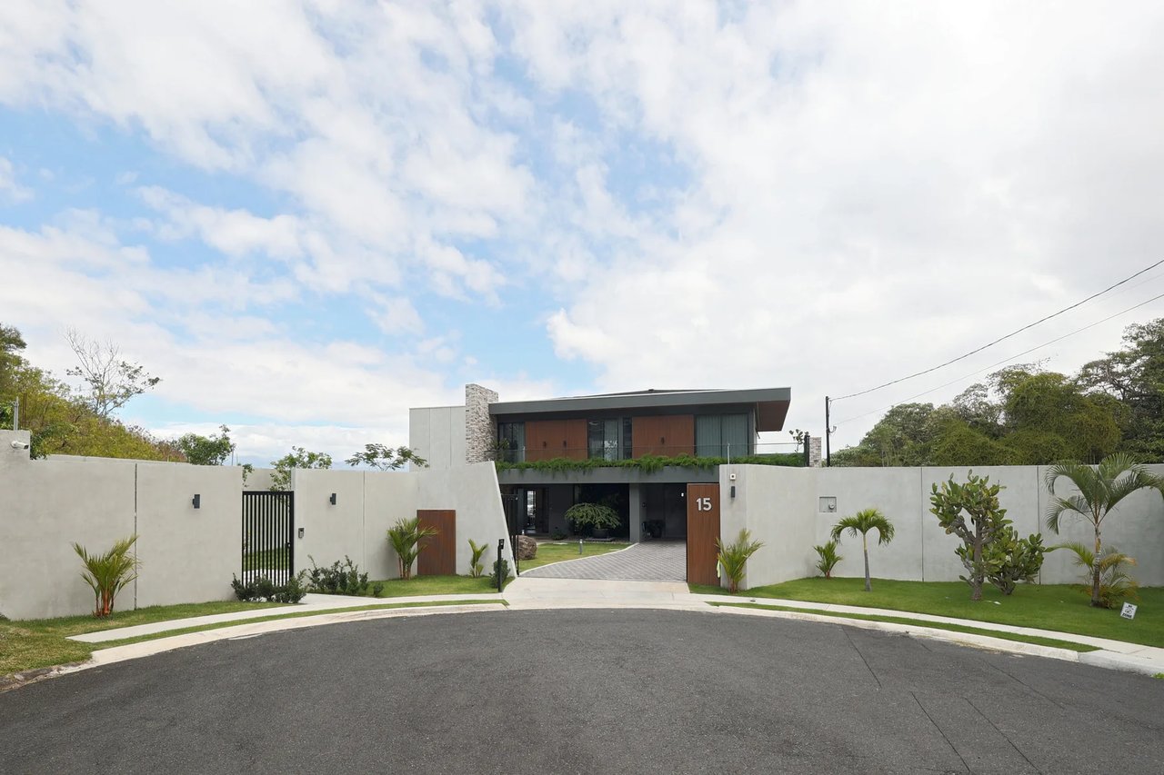 Panoramic City View Estate Home, Escazu, San Jose