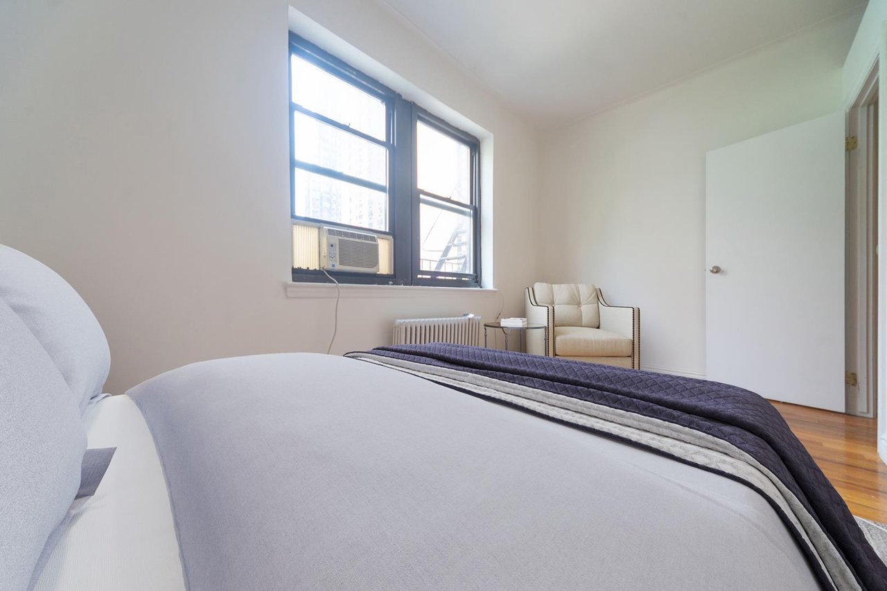 210 East 38th Street, Apt 4-E