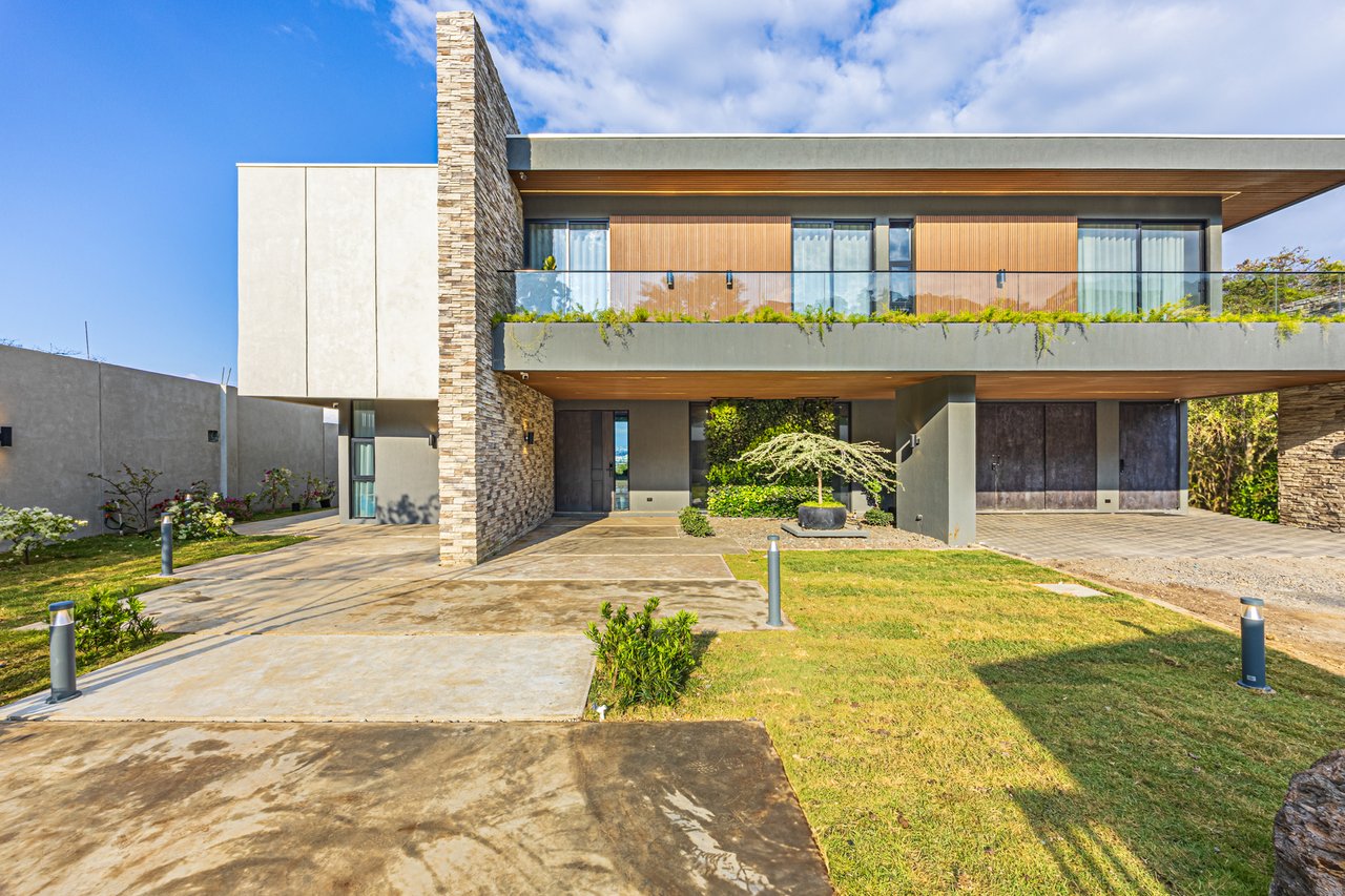 Panoramic City View Estate Home, Escazu, San Jose