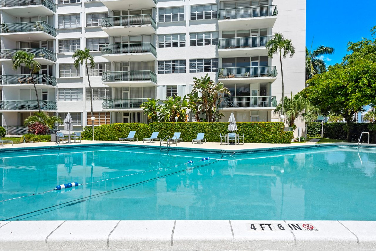 1408 Brickell Bay Dr Unit: 807