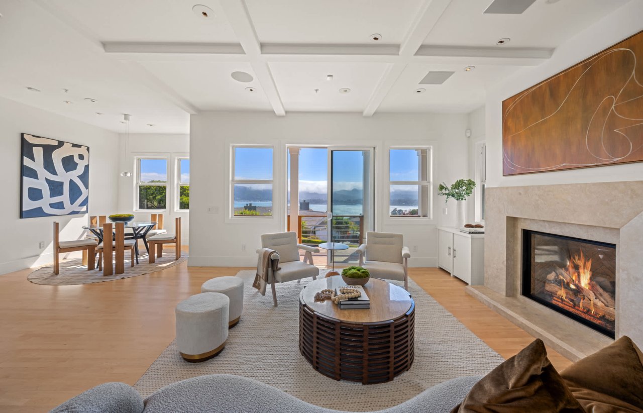 Desirable Del Mar View Residence