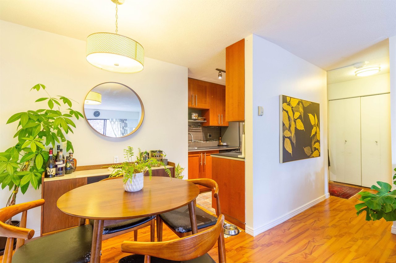 403-120 E 4th St