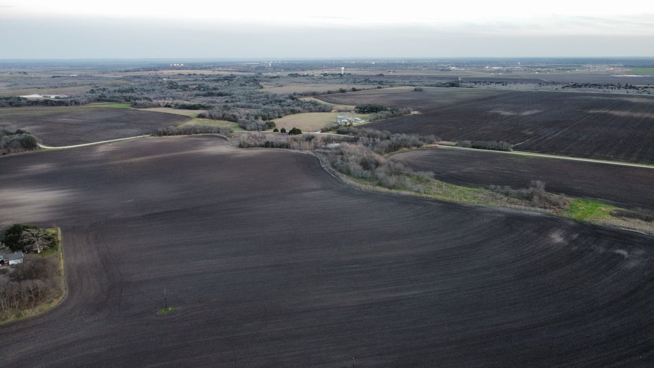 64 Acres on the Edge of a Hot Lockhart