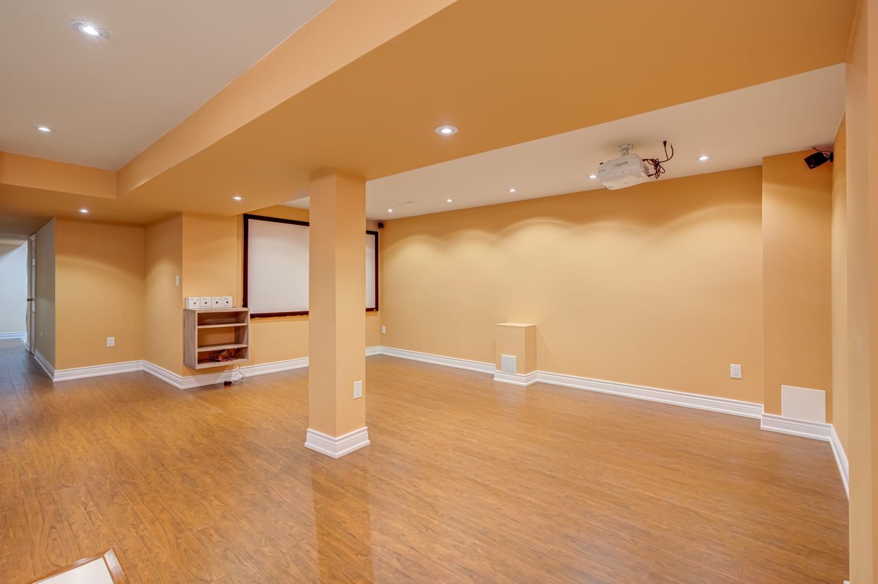 11 Cathmar Dr