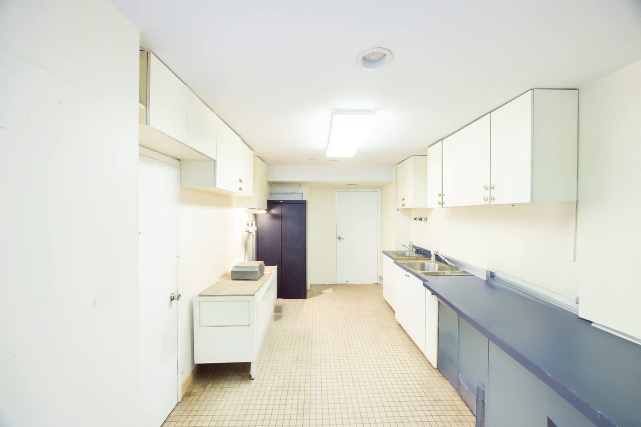 420 West 23rd St Unit: 1C