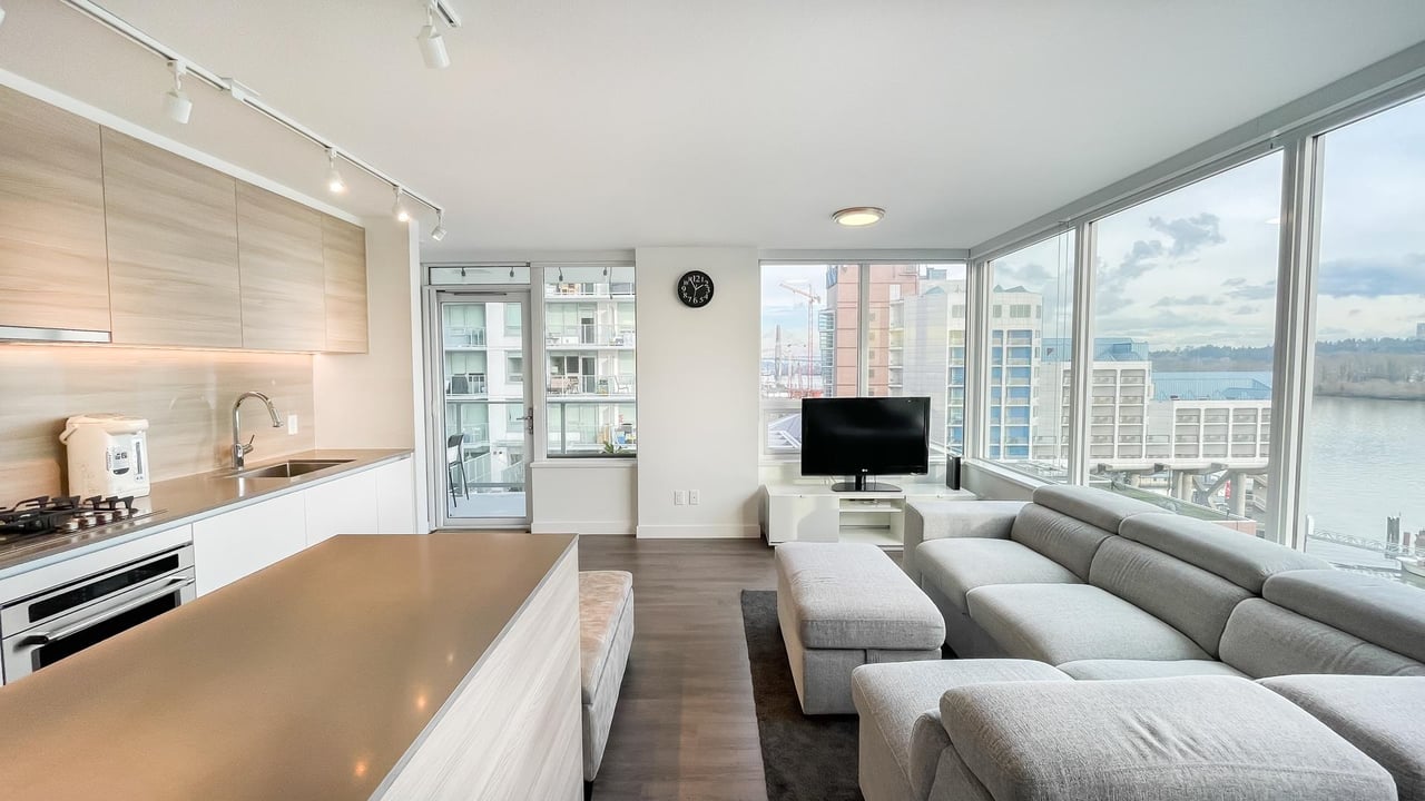 809-988 Quayside Drive, New Westminster