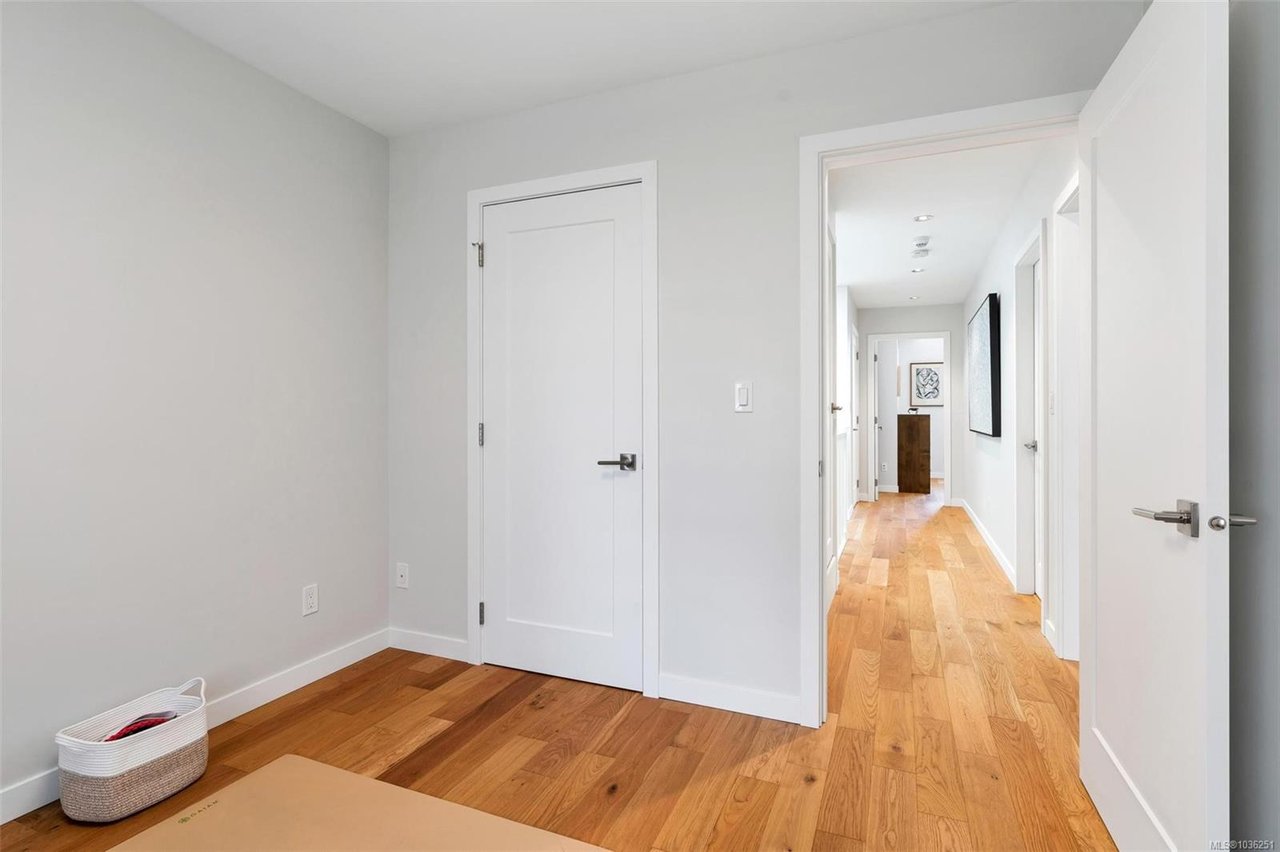 1034 Pentrelew Pl
