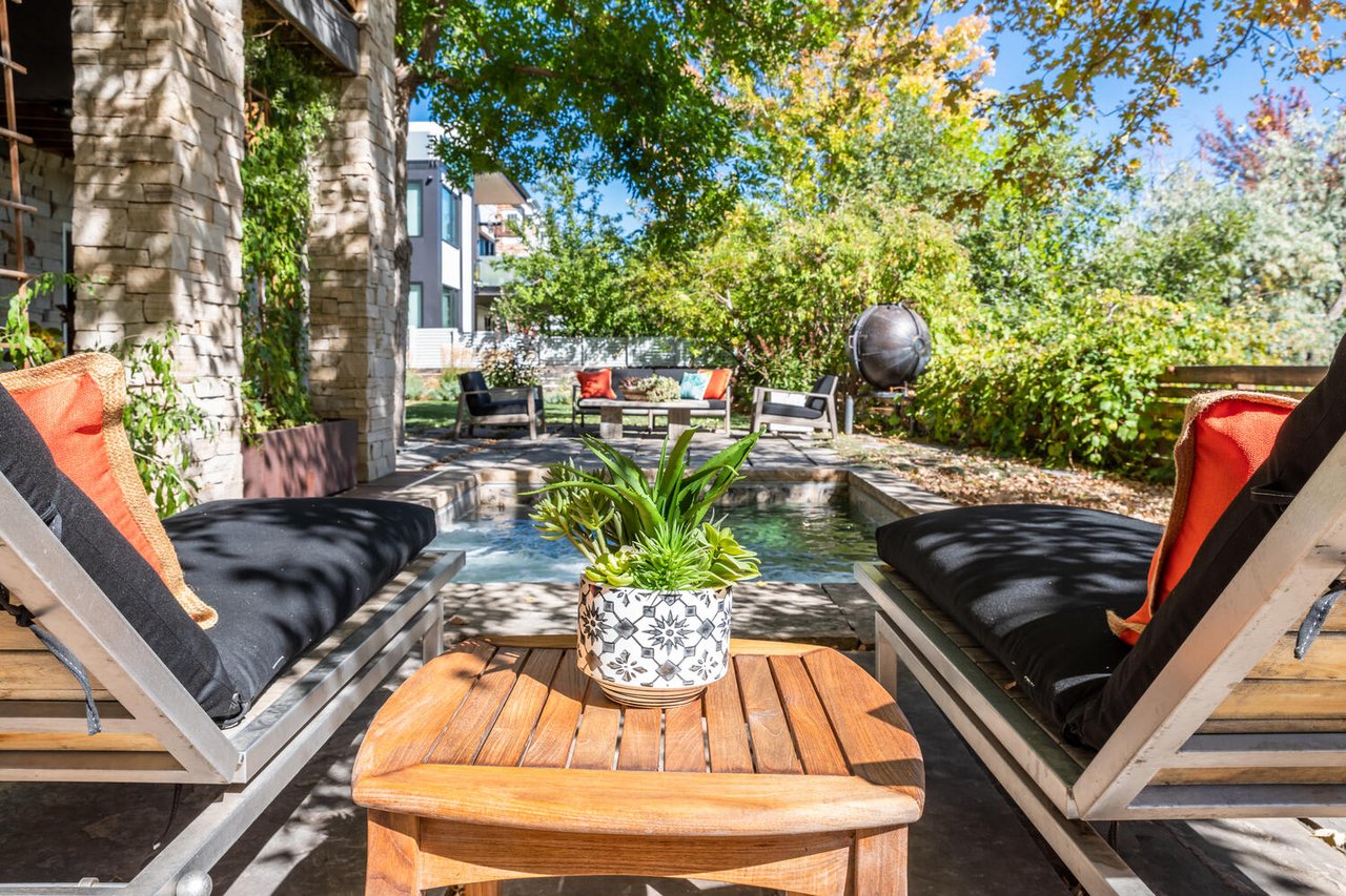 1686 Sunset Blvd
