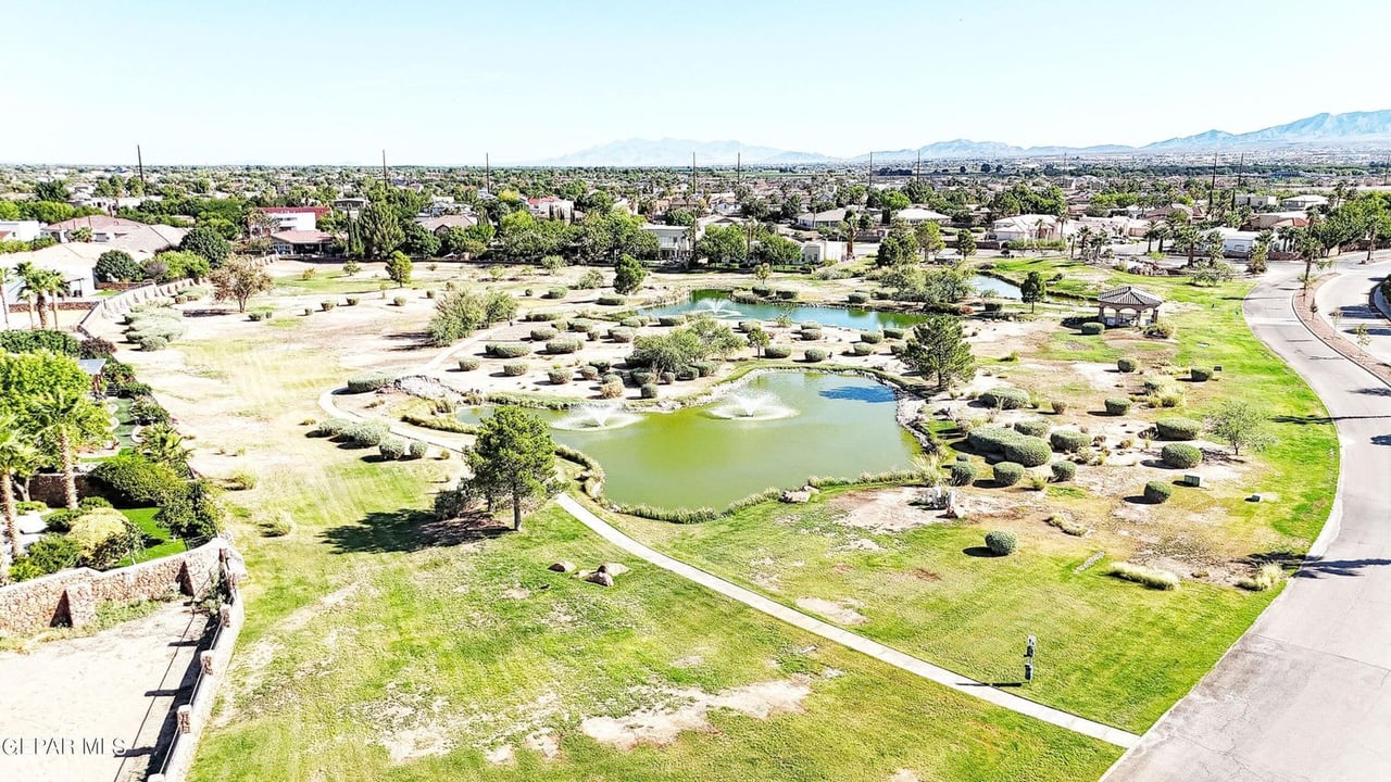 6065 Via De Los Arboles