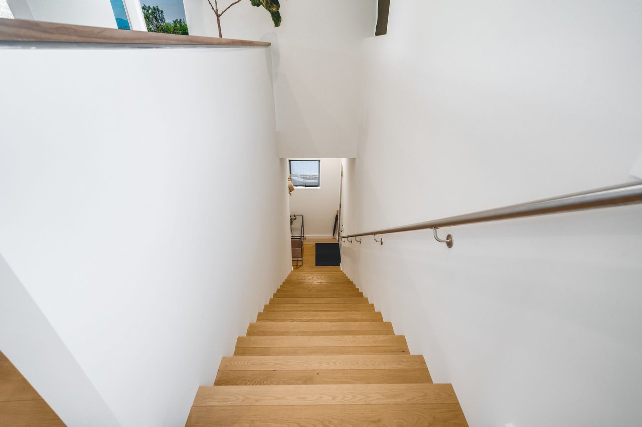 Studio City Modern 1 Bedroom + Office Loft