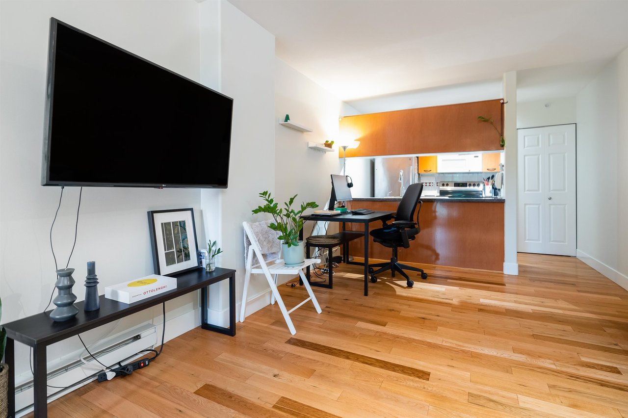 301-1818 W 6th Ave