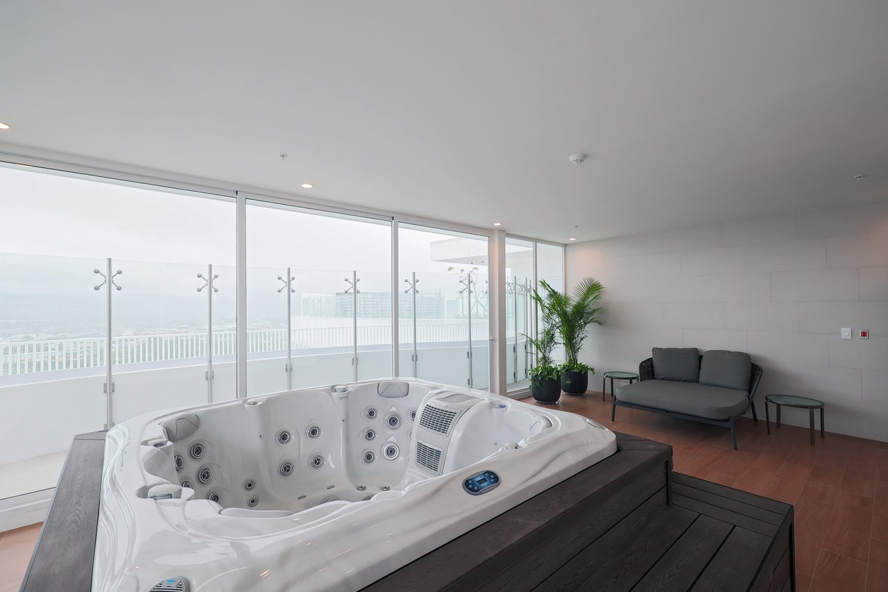 Contemporary City View Apartment, Sabana and Rohrmoser, San Jose