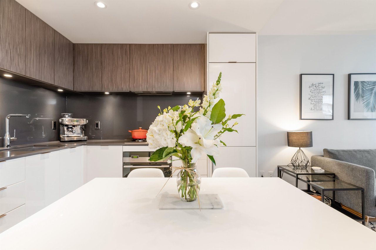 403-209 E 7th Ave
