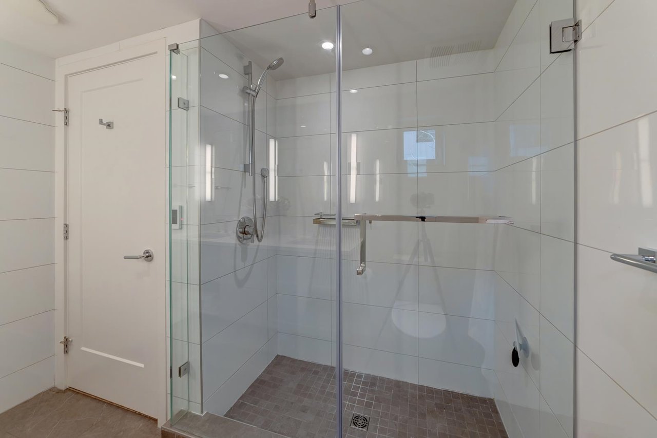 126-525 E 2nd Street, North Vancouver