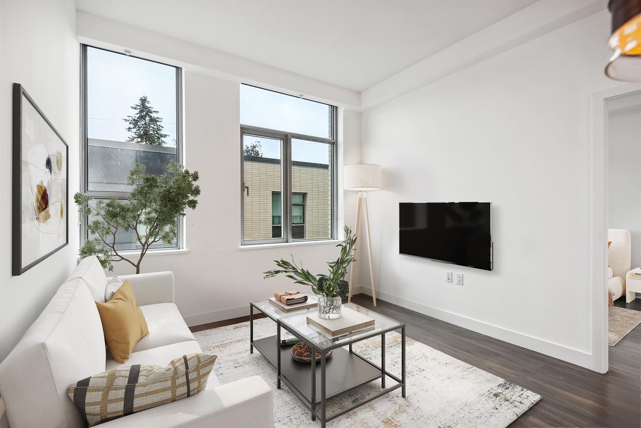 110-523 W King Edward Ave