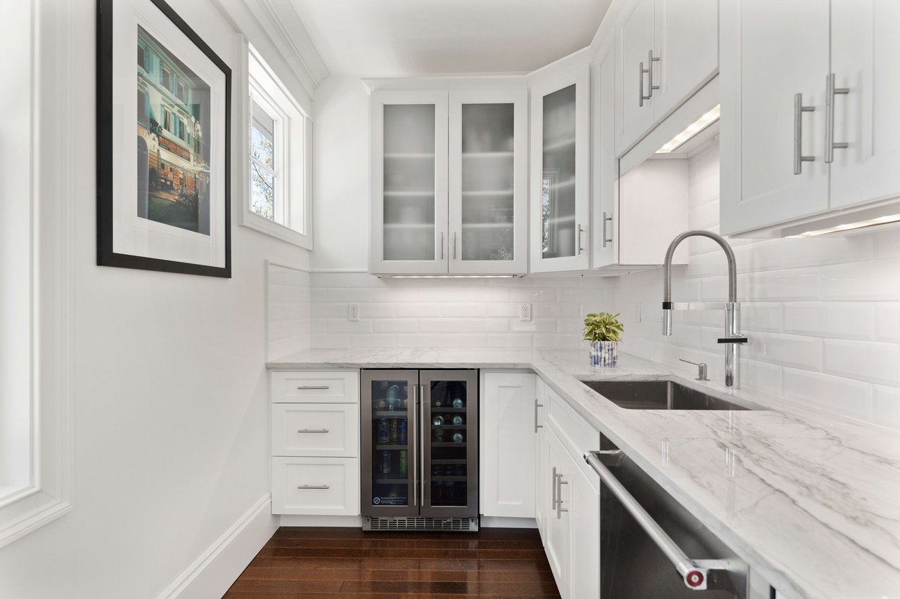 84 Robert Road, Marblehead