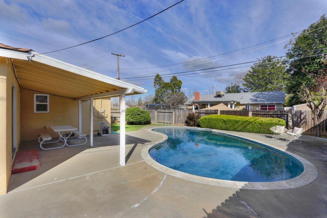 2448 Northview Dr