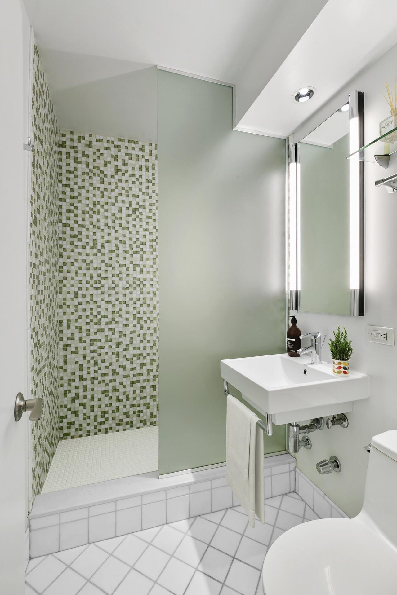 411 East 53rd Street, Apt 19-D
