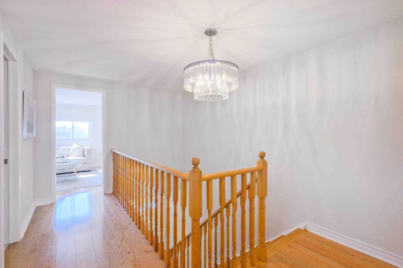 DETACHED CORNER LOT