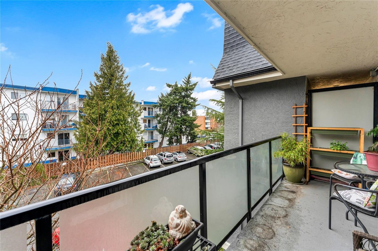 10-840 Craigflower Rd