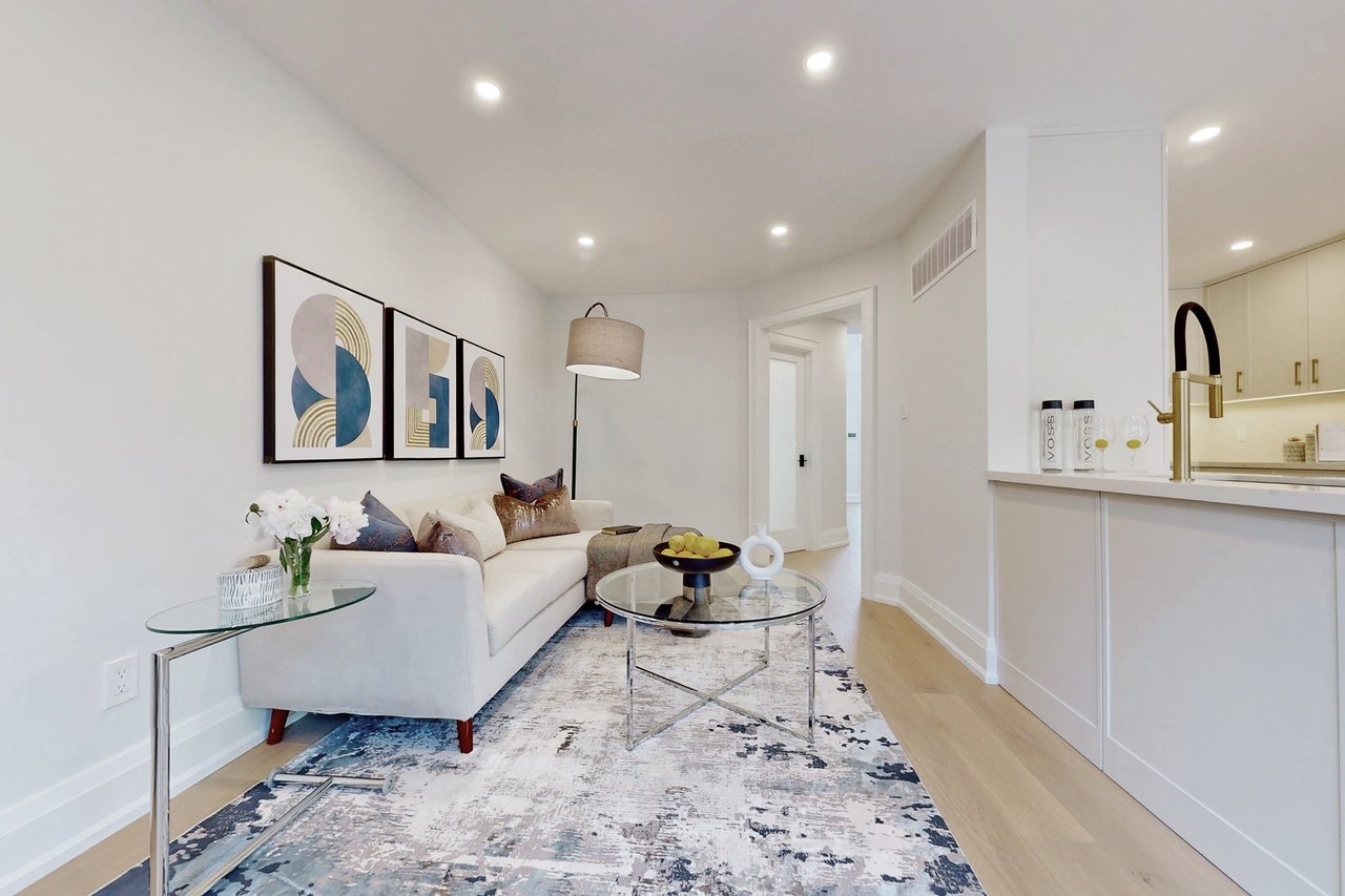 8 Trafalgar Square