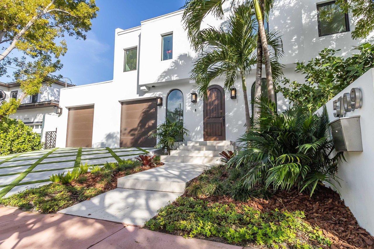 5709 La Gorce Dr