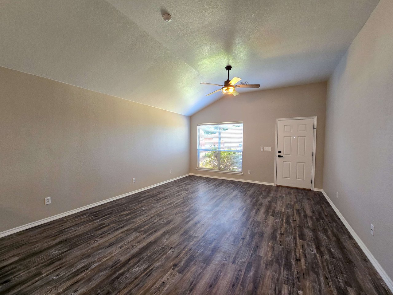 1252 Kingston Rd
