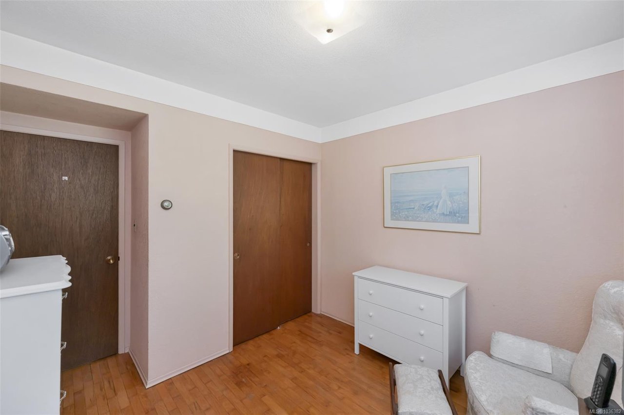 989 Abbey Rd, Saanich