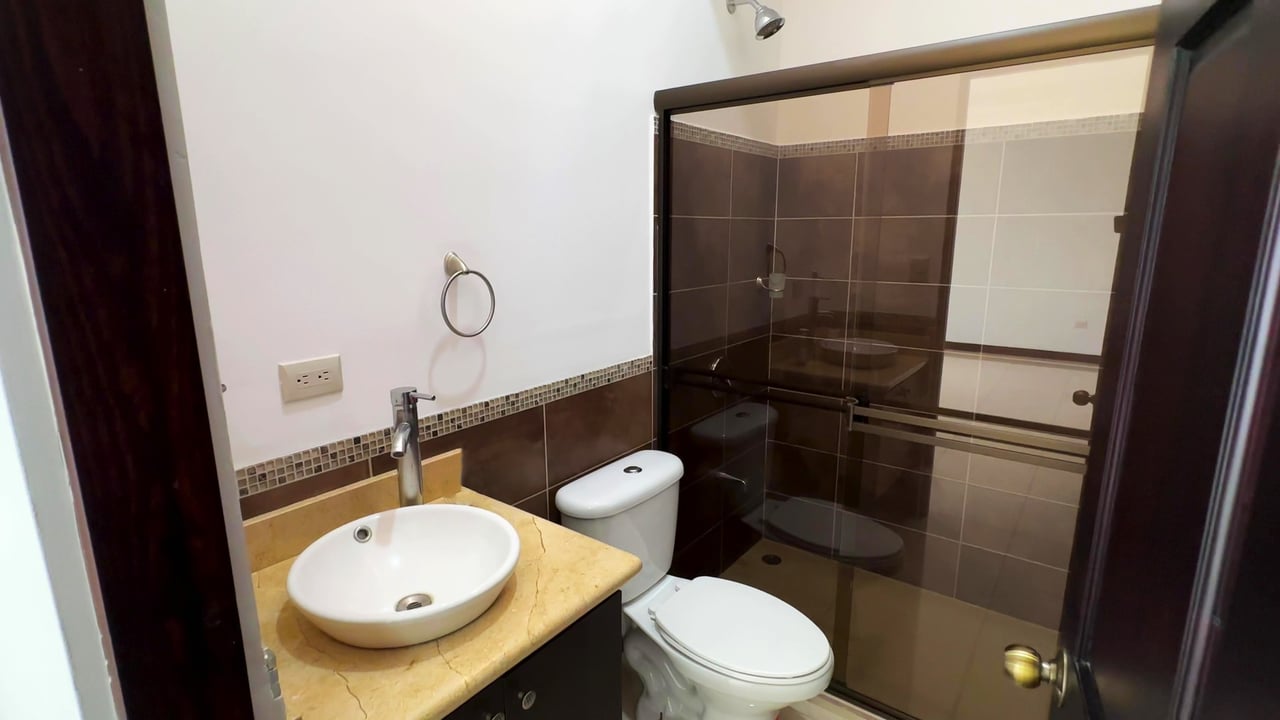 Remodeled Gated Mountain Home, Heredia